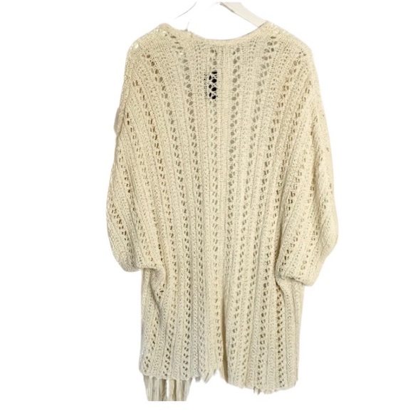 American Eagle NWT Long Cream color Sweater Vest Size Medium - Picture 2 of 5